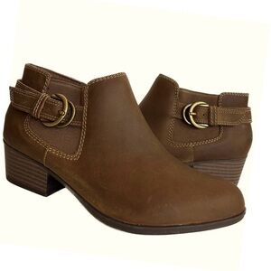 Clarks Women's Adreena Field Booties Size 8.5 W like new!